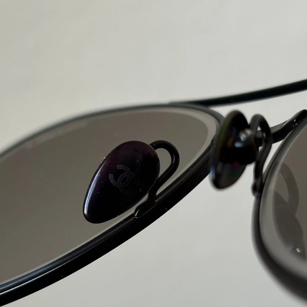 Chanel sunglasses 4260, pilot style, like new